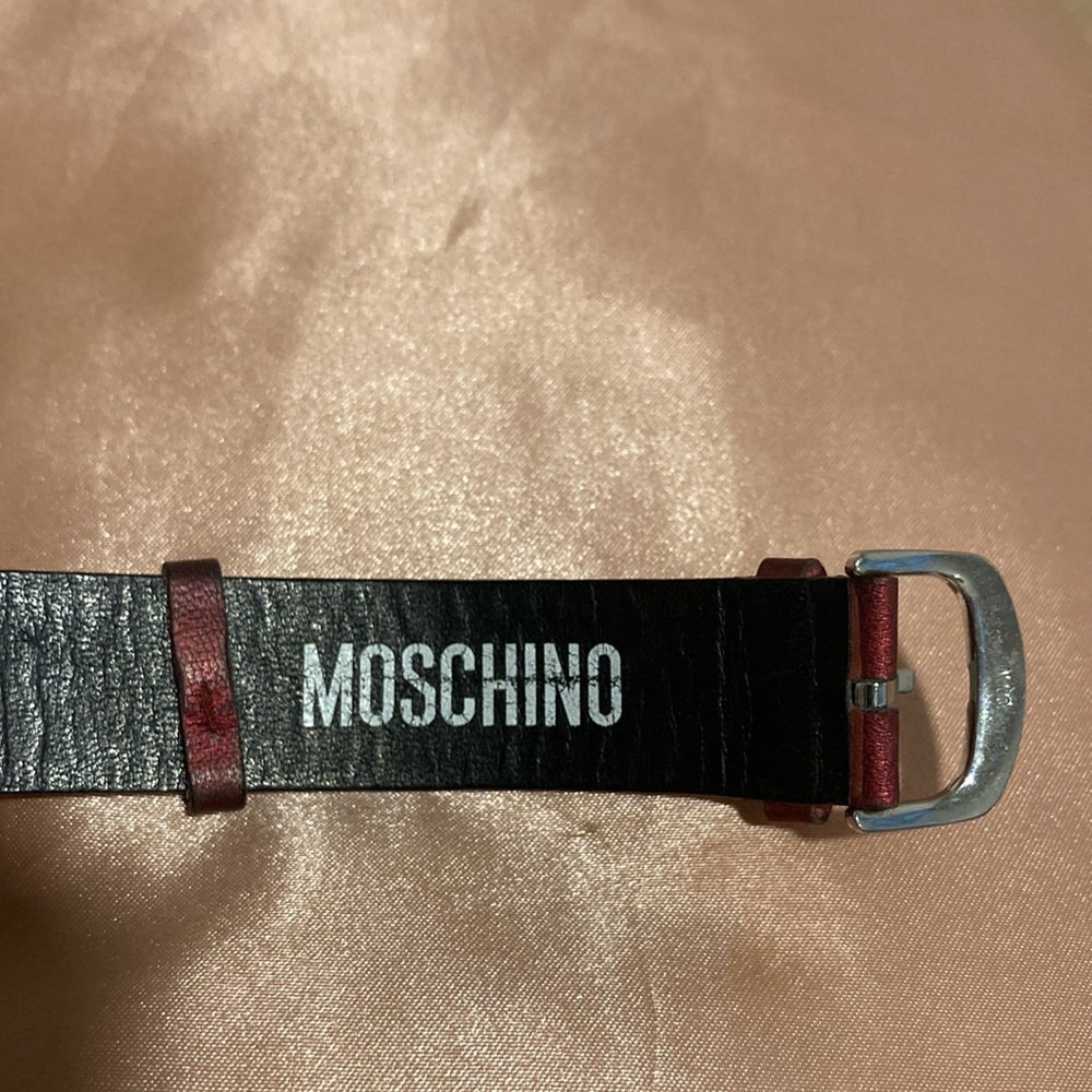 MOSCHINO heart-shaped watch with peace sign charm and red shiny strap - Picture 8 of 12